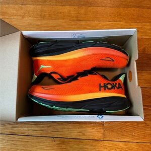 Hoka Clifton 9 sneakers! Mens size 8.5 - worn only once!!!